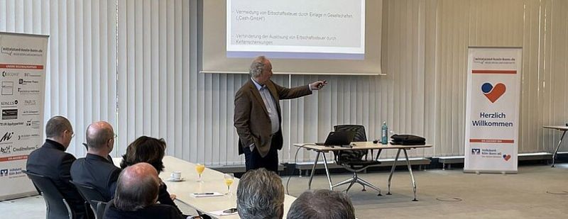 Christoph Hillebrand während seines Vortrages zum Thema: Steuerschlupflöcher - Mythos oder Realität?